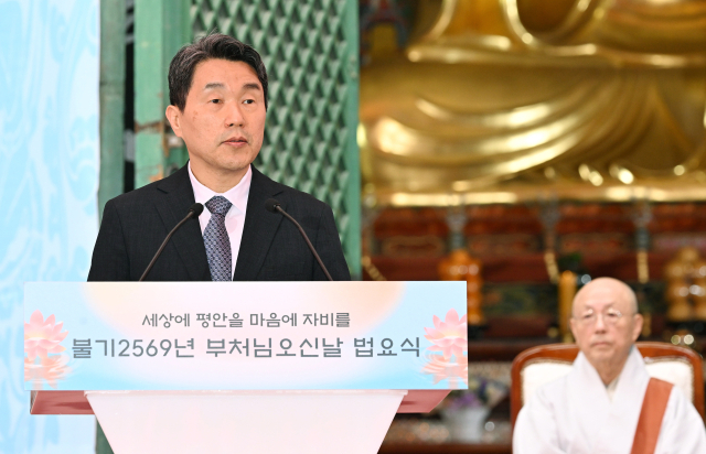이주호 대통령 권한대행 부총리 겸 교육부 장관이 5일 서울 종로구 조계사에서 열린 불기 2569년 부처님오신날 봉축법요식에서 축사를 하고 있다.연합뉴스