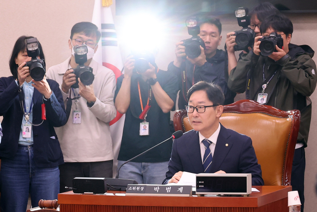 7일 서울 여의도 국회에서 열린 법제사법위원회 법안심사제1소위원회에서 더불어민주당 소속 박범계 소위원장이 발언하고 있다.연합뉴스