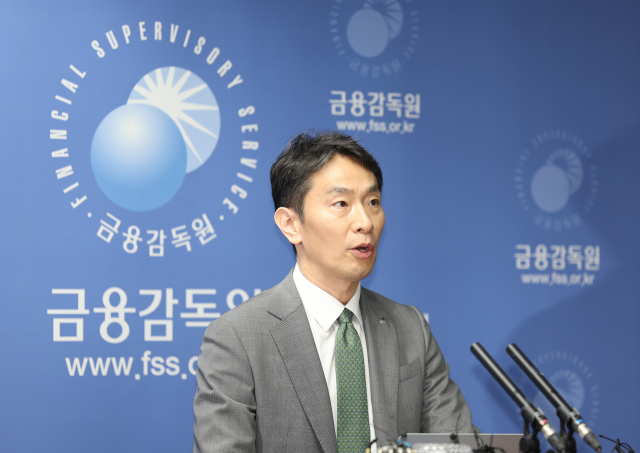 이복현 금융감독원장이 24일 서울 영등포구 금융감독원에서 열린 자본시장 현안 브리핑에서 발언하고 있다.연합뉴스
