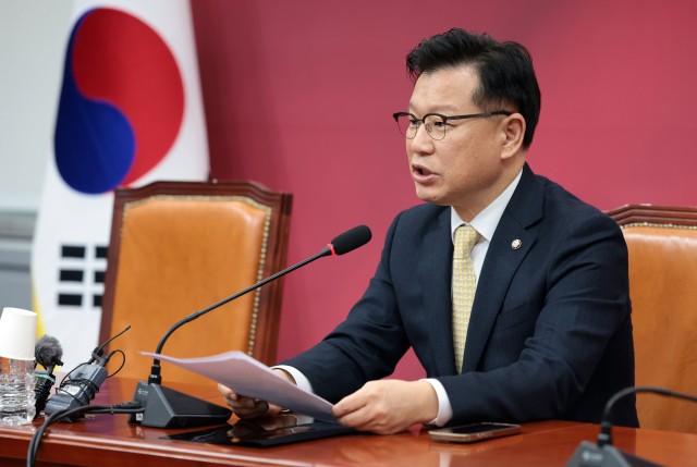 <b>이양수</b> "후보 끌어내리겠다 주장 사실 아냐…의총서 의견 모이면 가능성...