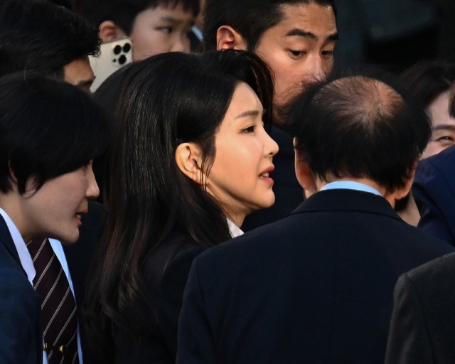 검찰, <b>김건희</b> 여사 '<b>공천개입</b>' 조사 <b>불출석</b>에 재소환 검토