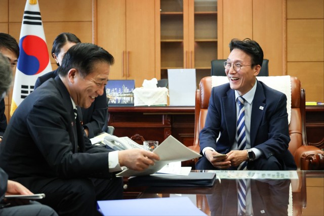 日총리 보좌관 접견한 <b>김민석</b>…"<b>한일협력 확대</b> 기대"