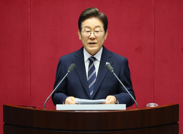 李 <b>대통령</b> "<b>경제</b>는 <b>타이밍</b>"…신속한 추경 편성·빠른 집행 강조[전문]