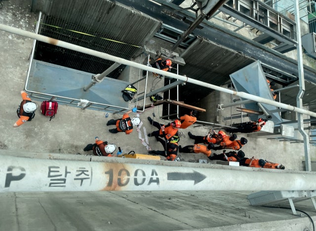 李 대통령, <b>인천 맨홀 사고</b> 등 산재에 "일터의 죽음 멈출 특단조치 마련...