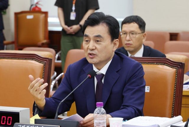 안규백 "이재명 임기 중 <b>전작권 전환</b>"…대통령실 "개인의견"