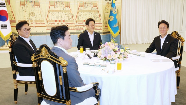 李 대통령, <b>국회의장</b>·총리와 <b>만찬</b>…"<b>국회</b>의 국민주권 실현 지원"