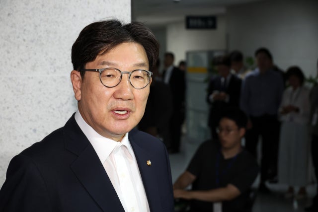 특검 압수수색에 <b>권성동</b> "야당 <b>탄압</b>"…野 "국회의장 메시지 내라"