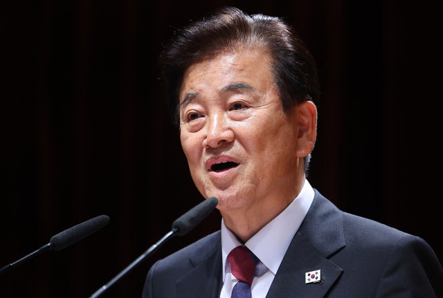 "<b>남북</b> 연락 채널 복구해야"…<b>정동영</b>, 통일부 장관 취임
