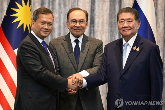<b>태국</b>·<b>캄보디아</b>, <b>휴전</b> 전격 합의…교전 나흘 만