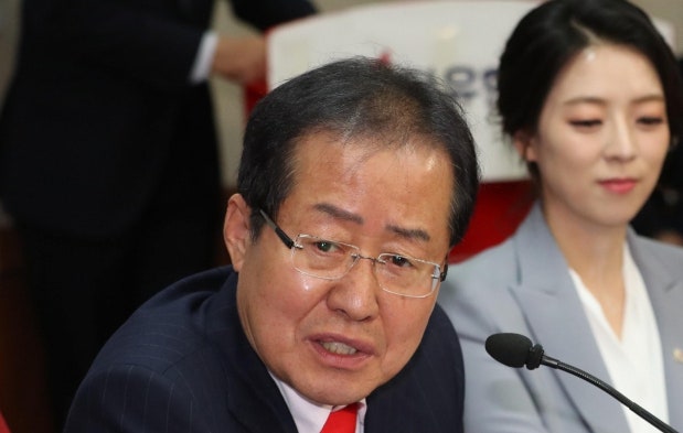 '<b>홍준표</b> 키즈'였던 <b>배현진</b> "폭로·비방하는 노회한 영혼" 직격