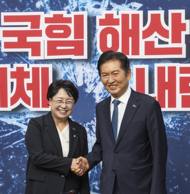 정청래 "<b>조국</b> <b>사면</b>, 대통령이 어련히 알아서 하시겠나"