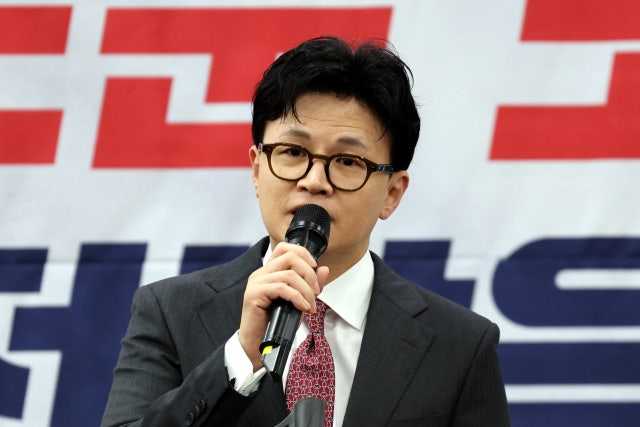 <b>한동훈</b> "국민의힘, <b>불법 계엄</b> 막아내…위헌 정당 아냐"