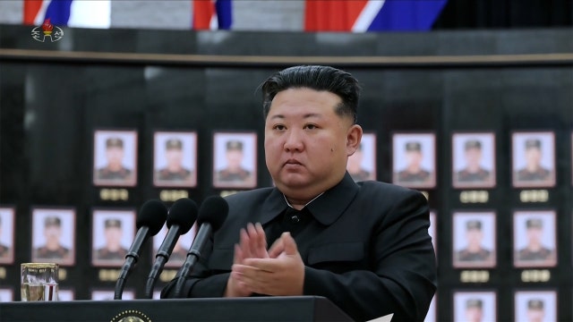 北, <b>신형 지대공미사일 시험</b> 사격…김정은 참관