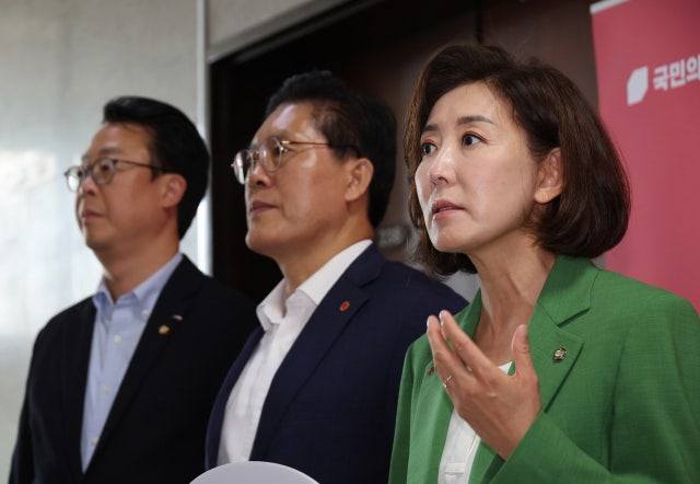 <b>나경원</b> 간사선임 놓고 <b>법사위</b> 소란…"국회독재"vs"내란 앞잡이"