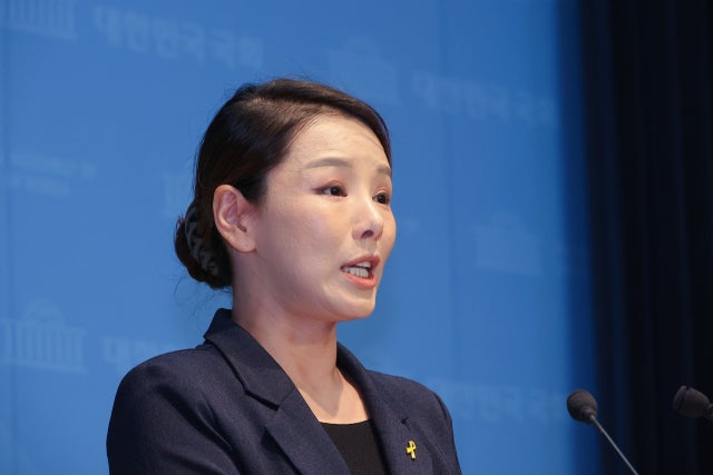 '성비위 가해자 지목' <b>김보협</b> "<b>성추행</b>·성희롱 없었다"…강미정에겐 "노...