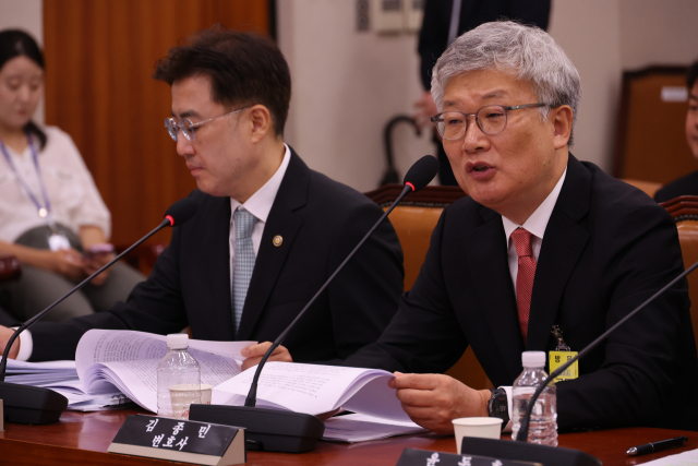 4일 서울 여의도 국회 법제사법위원회 전체회의에서 열린 검찰개혁 공청회에서 김종민 변호사가 발언하고 있다. 연합뉴스