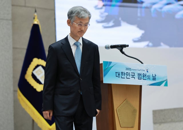尹측 "<b>조희대</b> 대법원장 <b>사퇴</b> 요구는 히틀러의 재림"