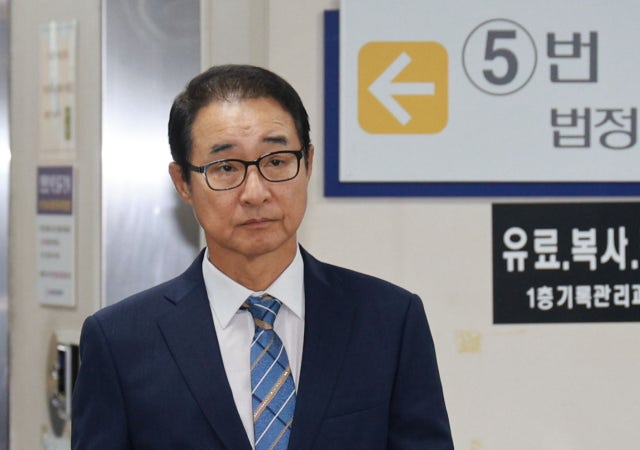 '<b>돈봉투</b> 수수 <b>의혹</b>' 이성만 전 의원 2심 <b>무죄</b>…"검찰 측 녹취록 위법수...
