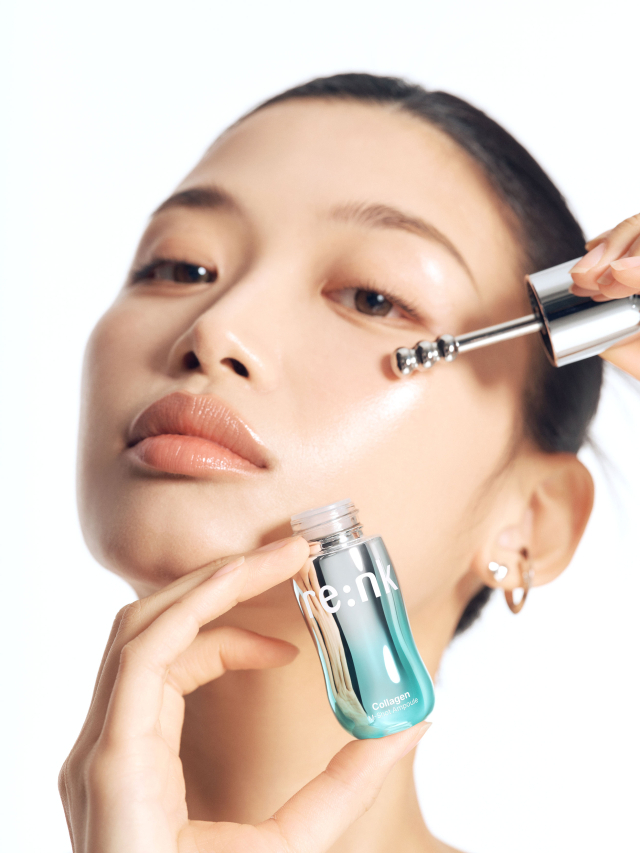 리엔케이는 앰플과 디바이스를 하나로 결합한 올인원 테크 앰플 '콜라겐 미드샷 앰플'을 출시했다. 리엔케이 제공