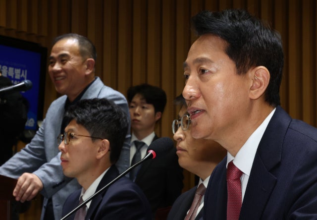 "교통이 꼭 빨라야 하나"…<b>오세훈</b>, 국감 한강버스 지적에 반문