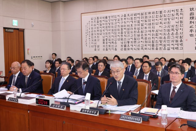4심제 우려 '<b>재판소원</b>' 두고 대법원·헌법재판소 <b>공방</b>