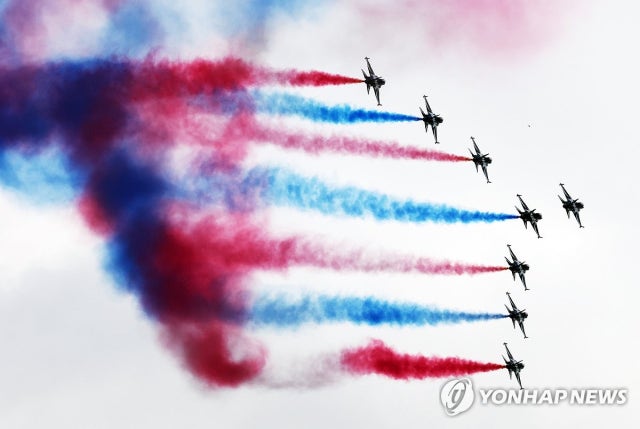 독도 비행했다고…日, 韓<b>블랙이글스</b>에 <b>급유 거절</b>