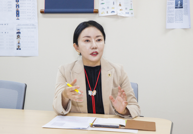 13일 매일신문과의 인터뷰에서 경북도의회 정경민 문화환경위 부위원장은 "2025 APEC 정상회의의 성공은 도민이 체감할 수 있는 실질적인 후속사업으로 이어져야 한다"고 주장했다.