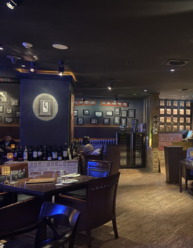 재즈바 블루시카고는 좌석이 많진 않지만 앤티크한 장식과 조명으로 아늑하게 꾸며져 순간 해외여행에 온듯한 착각을 불러일으킨다. 최현정 기자