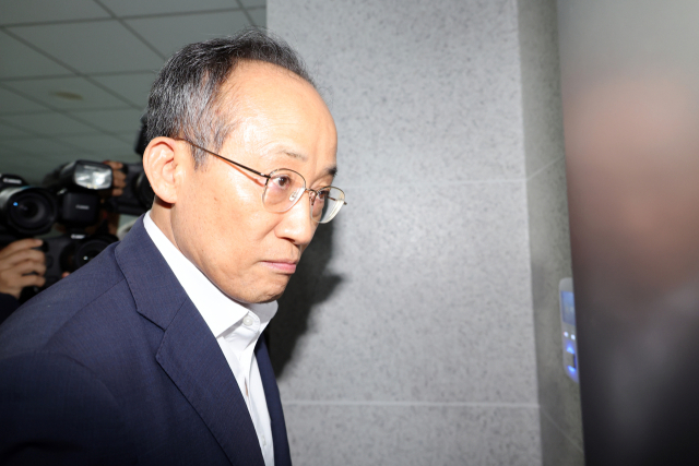 12·3 비상계엄 관련 내란·외환 의혹을 수사 중인 조은석 특별검사팀이 '계엄 해제 방해 의혹'과 관련해 추경호 전 국민의힘 원내대표를 겨냥한 강제수사에 나선 2일 추 의원이 서울 여의도 국회 의원회관 내 자신의 의