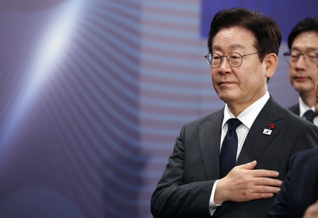 대통령실 "산업부-英<b>ARM</b> MOU체결…<b>반도체 설계인력</b> 1400명 <b>양성</b>"
