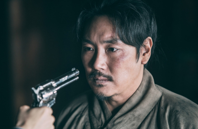 영화 '대장 김창수'(2017)에 주인공 김구(청년 시기 김창수) 역할로 출연한 배우 조진웅. 네이버영화