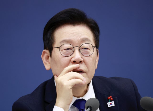 李<b>대통령</b> "<b>혐오 현수막</b> 난무…온 사회 수치스럽게 만들어"