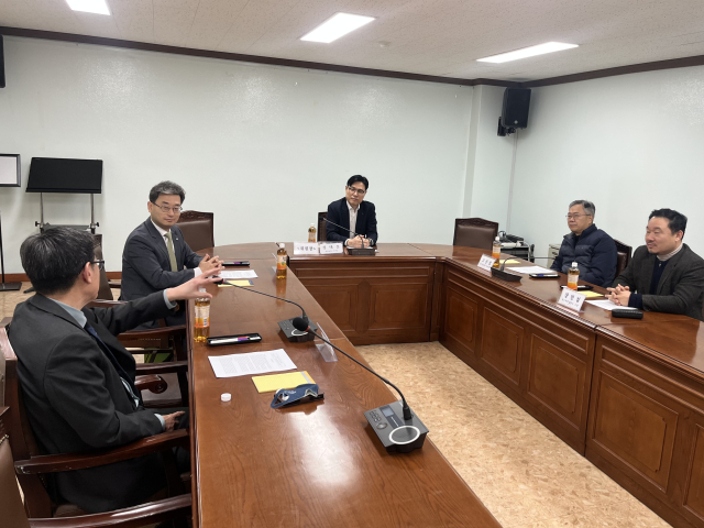 지난 16일 매일신문사 회의실에서 24기 독자위원회 10차 회의가 진행되고 있다.김세연 기자