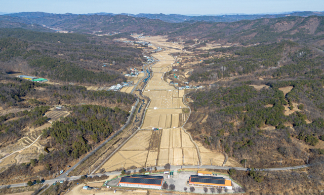 지역 최대 현안인 대구경북신공항 건설이 재원 확보에 제동이 걸려 2030년 개항이 사실상 불가능해졌다.4일 의성군 비안면 대구경북신공항 부지 모습.안성완 기자 