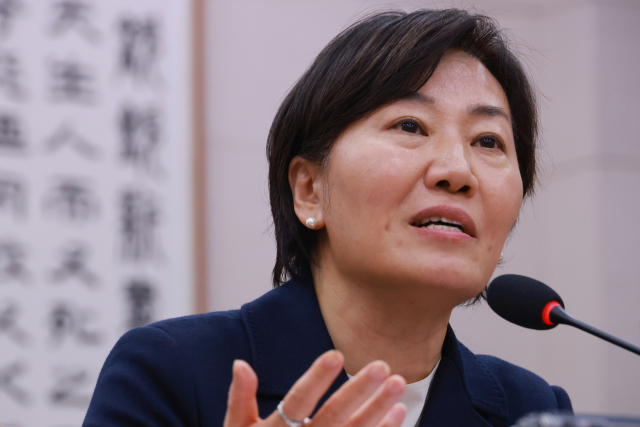 송미령 농림축산식품부 장관이 18일 국회 법제사법위원회 전체회의에 참석해 의원 질의에 답하고 있다.연합뉴스