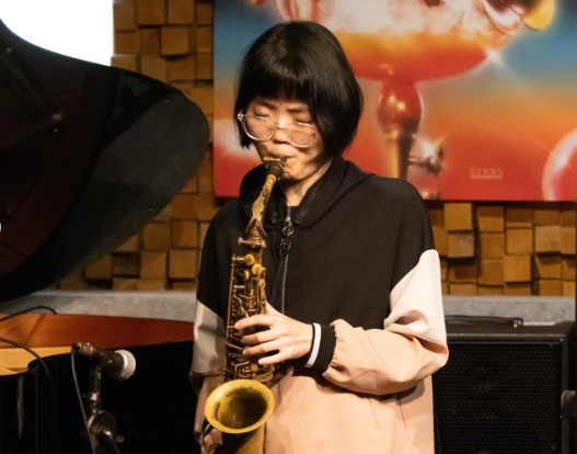 색소폰 연주가 이수정.인스타그램