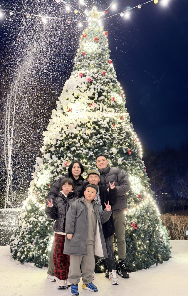 다섯 가족은 지난해 12월 고령 대가야수목원에 있는 '대가야 빛의 숲'에 나들이를 갔다.윤소희 씨 제공