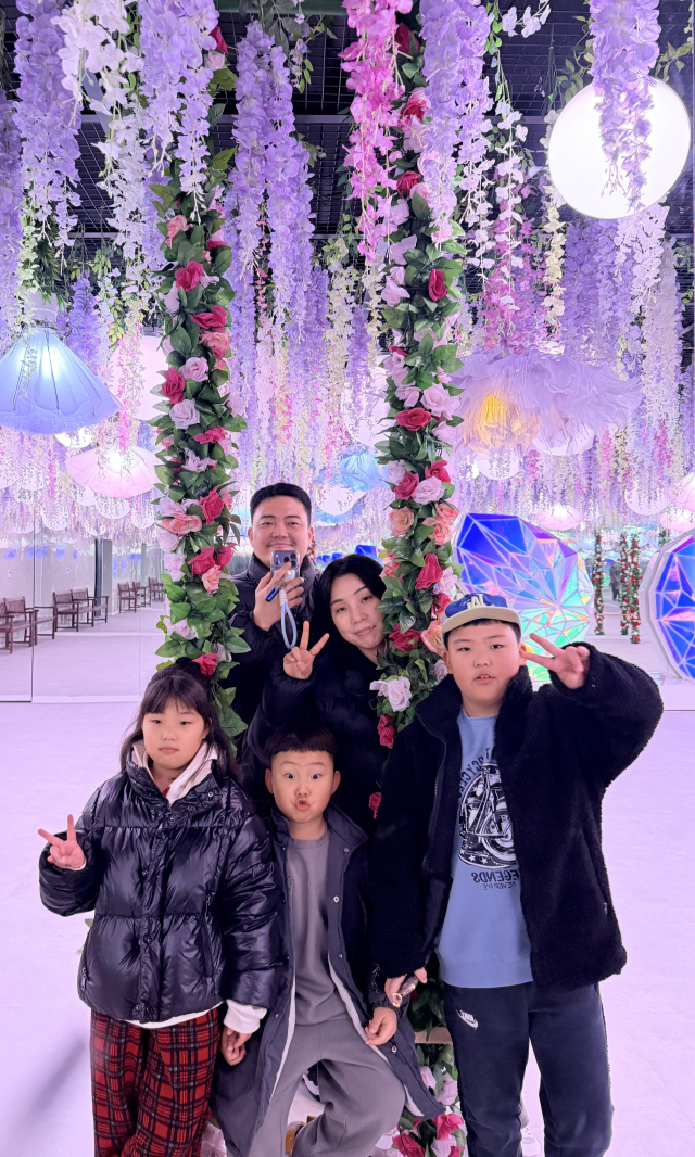 김승우·윤소희 씨 가족은 지난해 12월 고령 대가야수목원에 있는 '대가야 빛의 숲'에 들렀다.윤소희 씨 제공