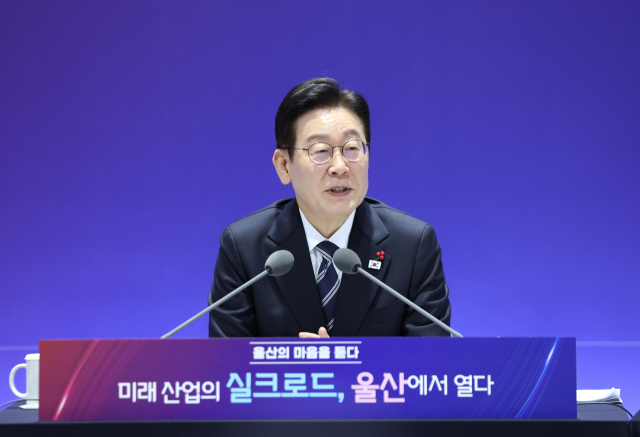 이재명 대통령이 22일 울산전시컨벤션센터에서 열린 '울산의 마음을 듣다' 타운홀미팅 간담회에서 발언하고 있다. 연합뉴스