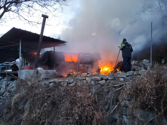 김천시 증산면 단독주택 화재 현장 모습, 김천소방서 제공