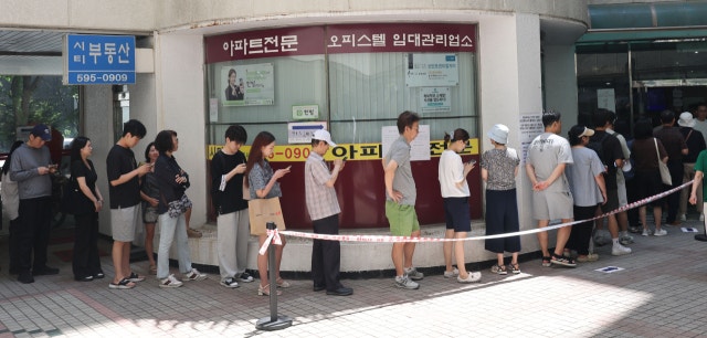 오후 2시 <b>지선 투표율</b> 48.9%…4년 전보다 8.2%p↑