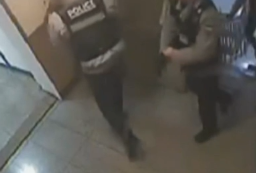 '코드0' 발령에도 계단 걸어오른 경찰…창원 모텔 살인 CCTV 공개되자 '공분'