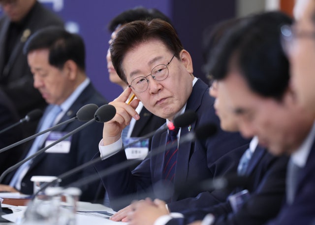 李대통령 지지율 6주째 하락…국힘, 오차범위 내 민주당 앞서