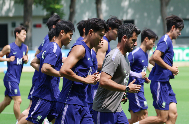 <b>한국 FIFA랭킹</b> 7계단 떨어진 32위…월드컵 후폭풍 직격
