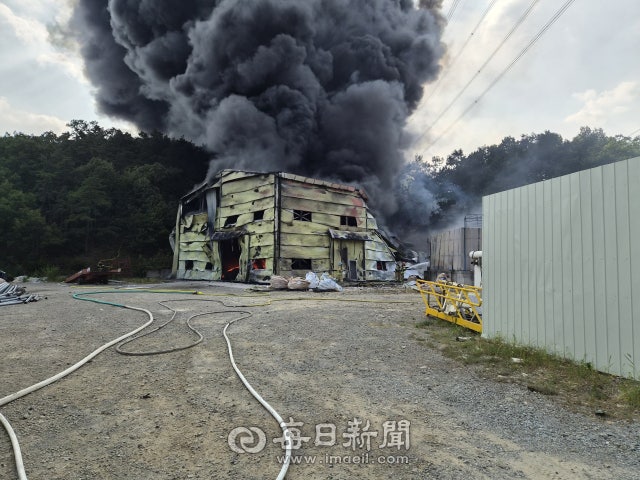 [1보] 경북 <b>영천</b>서 폐기물 처리 <b>공장 화재</b>…진화중