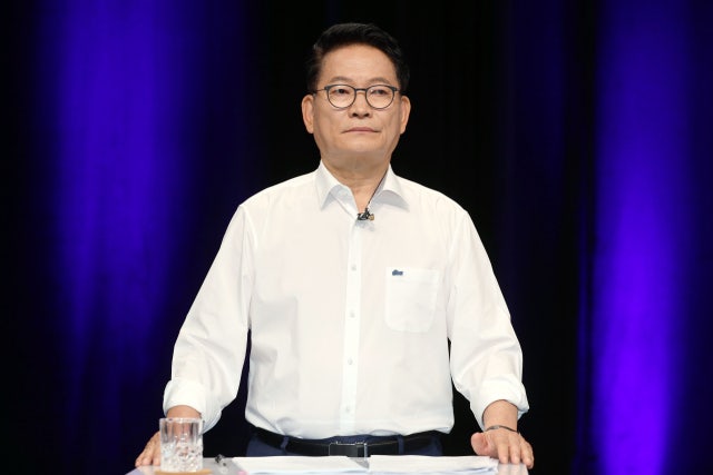 <b>송영길</b> "李지지율 하락 핵심은 부동산…세금 손대지 말아야"