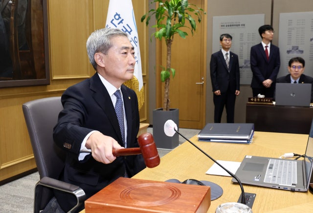 <b>기준금리</b> 결국 <b>3%</b> 찍었다…<b>한은</b>, 두 달 연속 <b>인상</b>