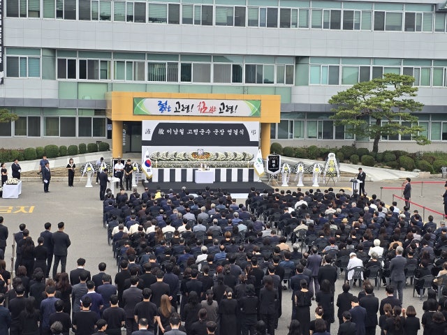 故 이남철 <b>고령군수 영결식</b> 거행