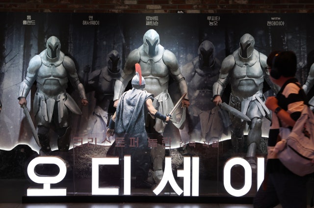 '<b>오디세이</b>' <b>천만</b> 관객 <b>돌파</b>…놀런 감독, '인터스텔라' 이어 두 번째