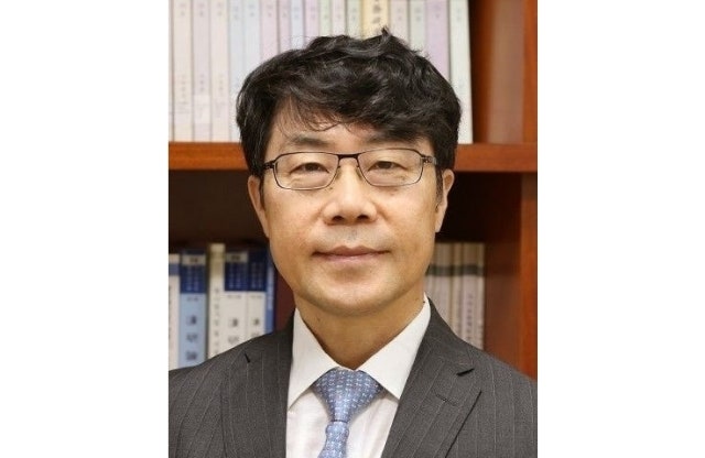 김·용에 가려진 <b>김성수 대법관 후보</b>, 오늘 '민낯' 드러난다…강남 3.5억...